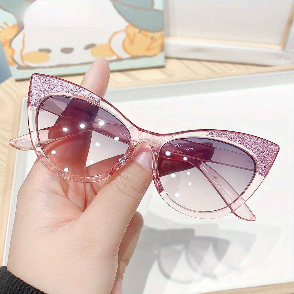 Glamorous Cat-Eye Sunglasses for Girls – Sparkly Bowknot Shades for Your Little Fashionista!