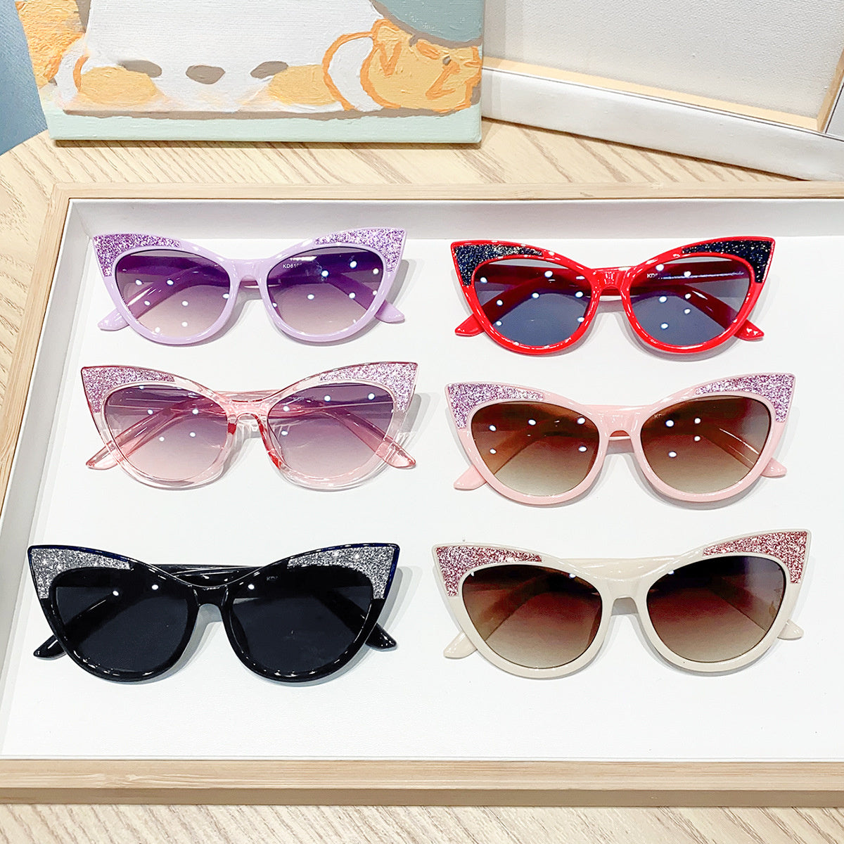 Glamorous Cat-Eye Sunglasses for Girls – Sparkly Bowknot Shades for Your Little Fashionista!