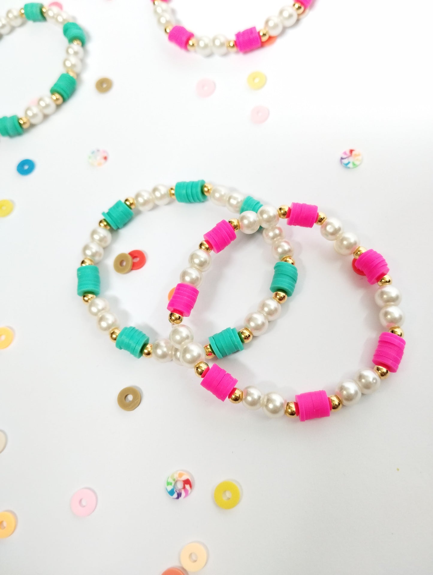 "Elegant Clay & Pearl Bead Bracelet – A Perfect Blend of Style and Charm"