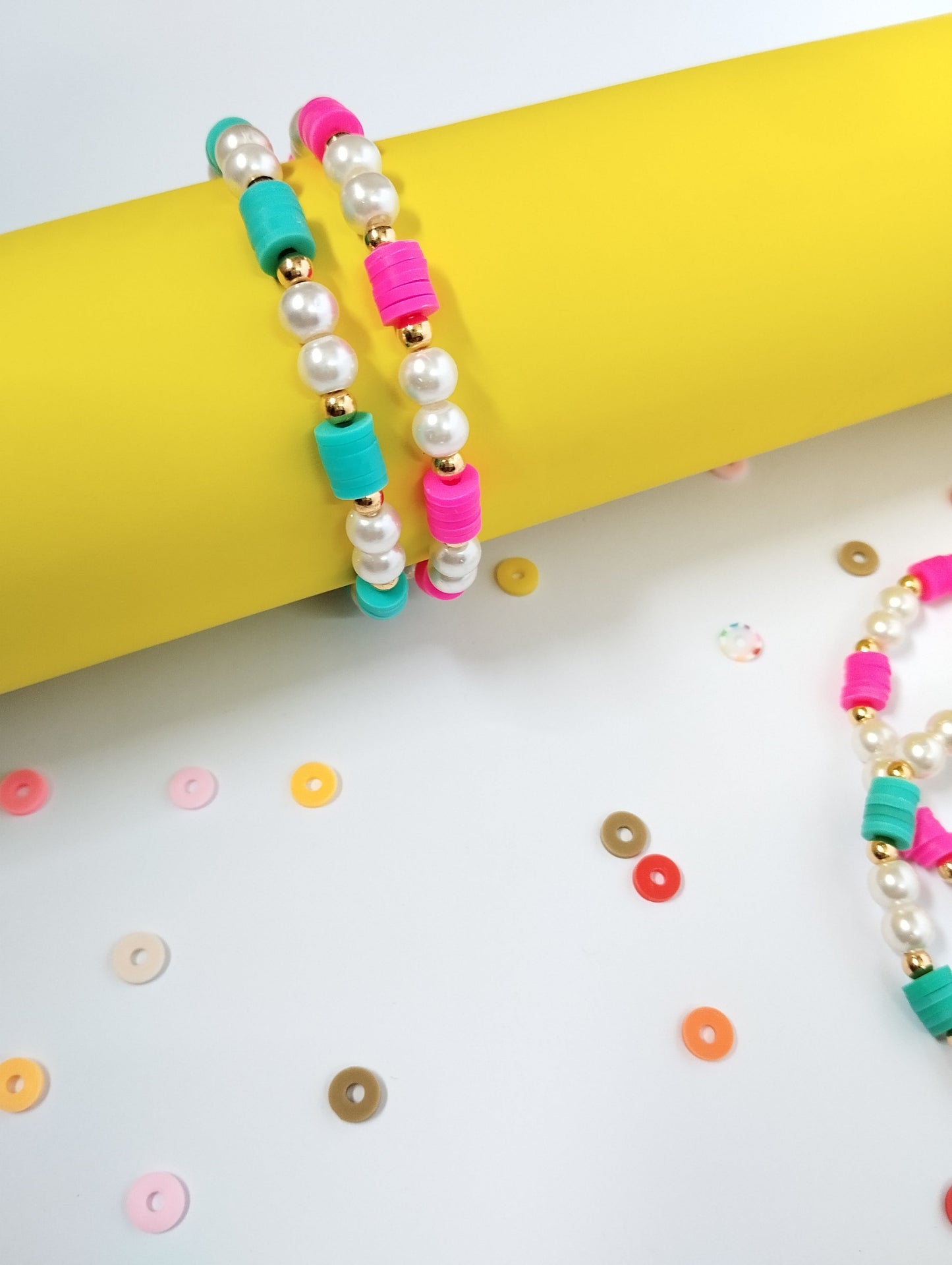 "Elegant Clay & Pearl Bead Bracelet – A Perfect Blend of Style and Charm"