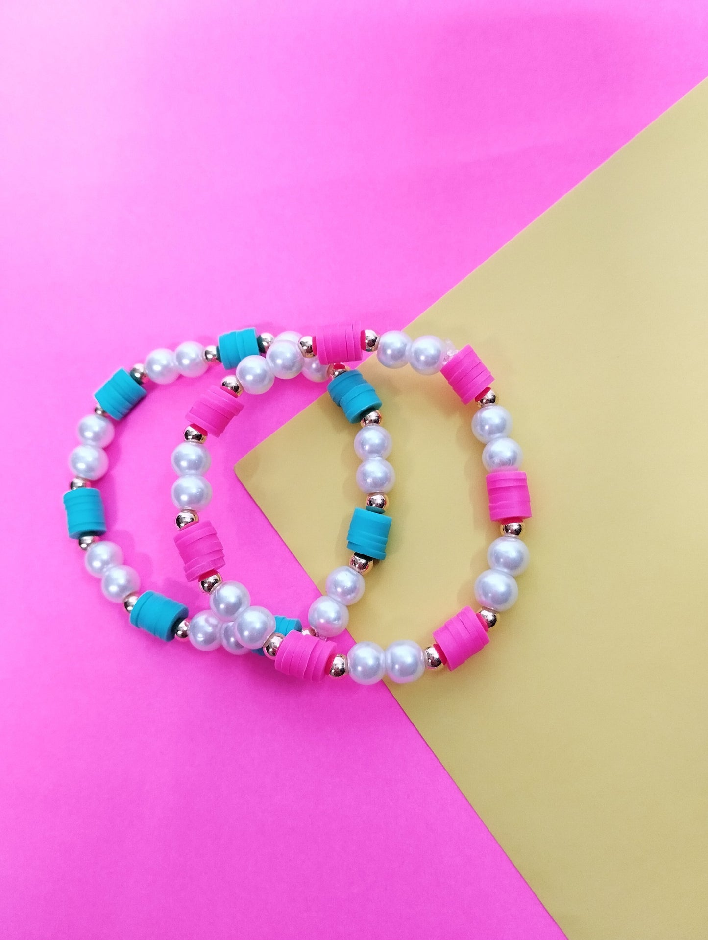 "Elegant Clay & Pearl Bead Bracelet – A Perfect Blend of Style and Charm"