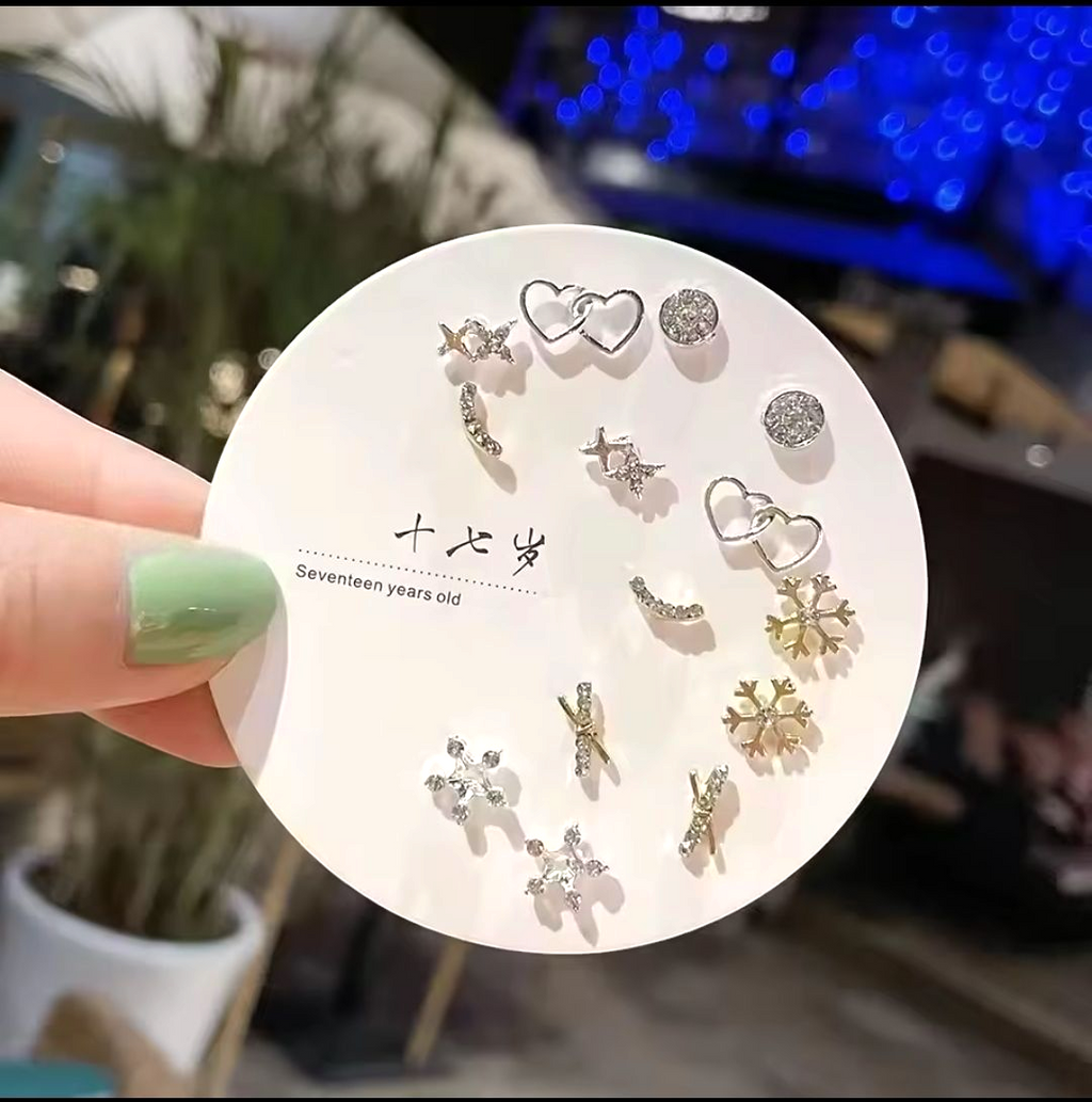 Trendy Weekly Earrings – A Blend of Simplicity, Elegance & Modern Minimalist Vibes
